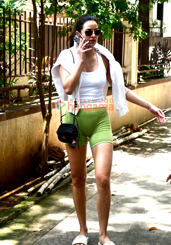 photos natasha stankovic snapped outside a dental clinic in khar 2 3