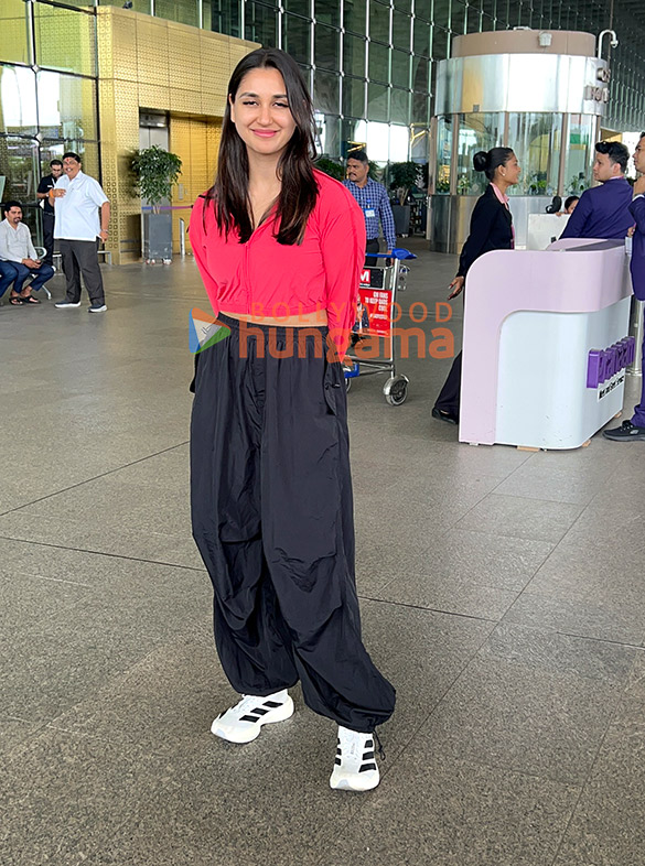photos nikita dutta and keerthy suresh snapped at the airport 3