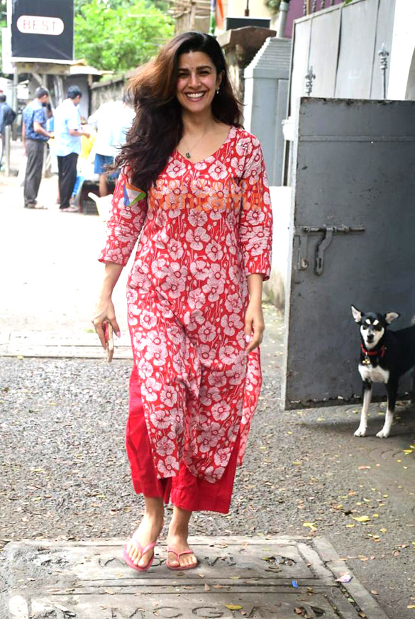 photos nimrat kaur ssnapped outside a dance class in khar 6