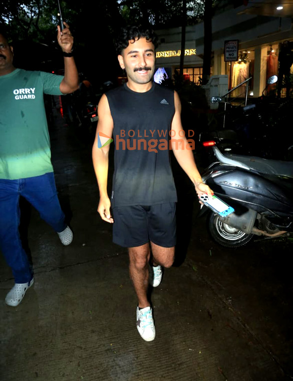 Photos: Orhan Awatramani snapped outside a gym in Bandra Photos: Orhan Awatramani snapped outside a gym in Bandra