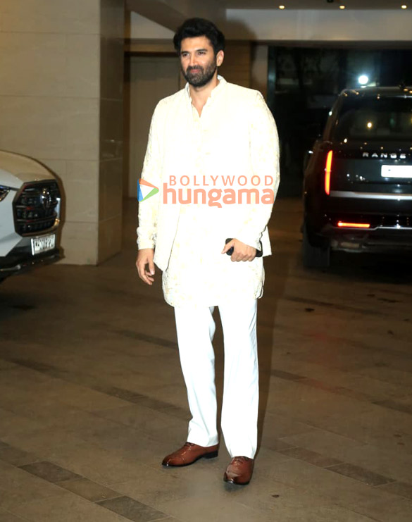 photos rakul preet singh jackky bhagnani bhushan kumar and others at bhagnani house for ganpati darshan in bandra 28