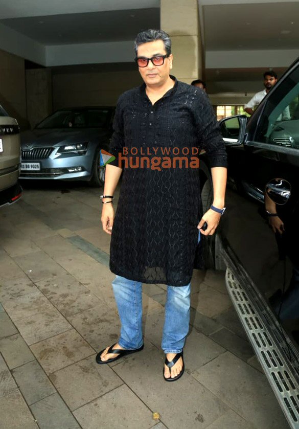 photos rakul preet singh jackky bhagnani bhushan kumar and others at bhagnani house for ganpati darshan in bandra 5