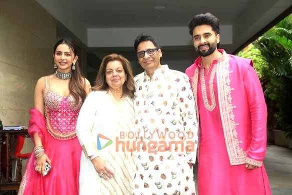 photos rakul preet singh jackky bhagnani bhushan kumar and others at bhagnani house for ganpati darshan in bandra 8