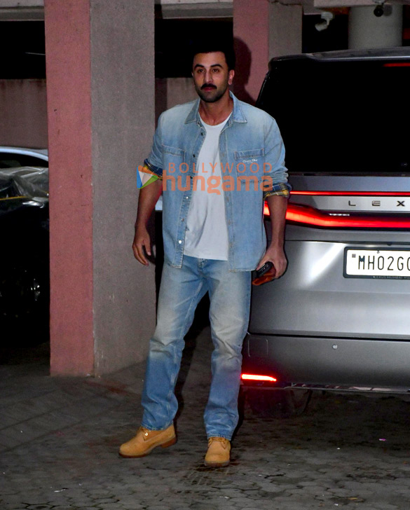 photos ranbir kapoor snapped at sanjay leela bhansalis office in juhu 2 3