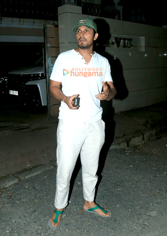 photos randeep hooda snapped in bandra 3