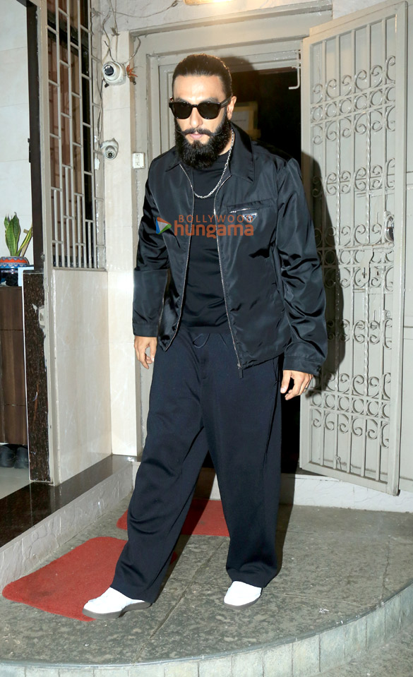 Photos: Ranveer Singh snapped at a dubbing studio in Bandra Photos: Ranveer Singh snapped at a dubbing studio in Bandra
