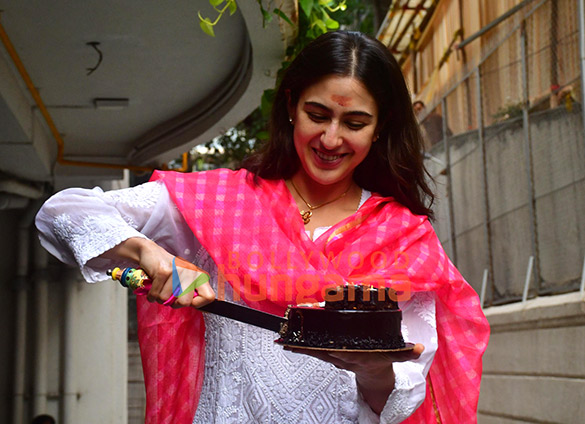 photos sara ali khan celebrates her birthday with media 1