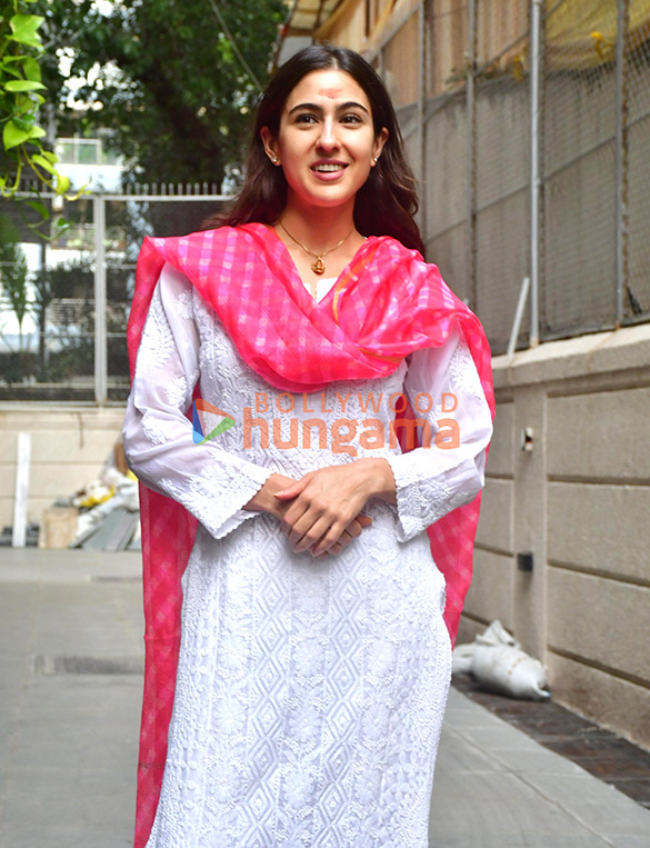photos sara ali khan celebrates her birthday with media 6