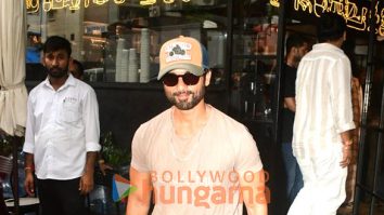 Photos: Shahid Kapoor spotted outside a cafe in Bandra