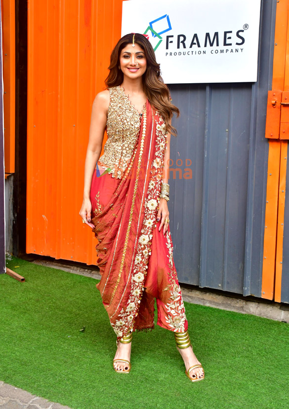photos shilpa shetty snapped on sets of super dancer 5 3 2
