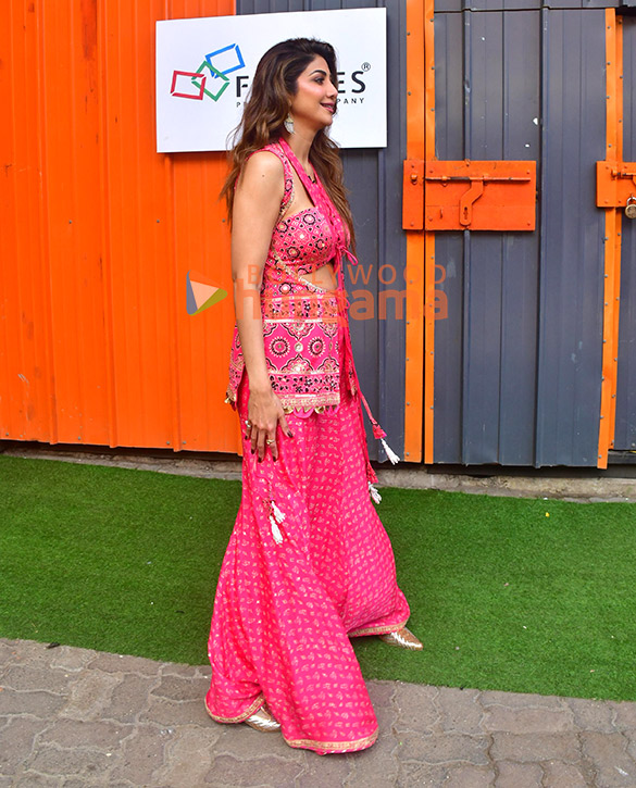 photos shilpa shetty snapped on sets of super dancer 5 4