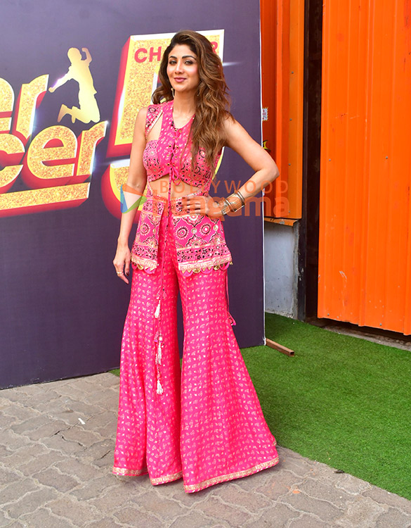 photos shilpa shetty snapped on sets of super dancer 5 5