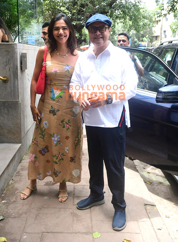 photos shriya pilgaonkar snapped with father sachin pilgaonkar outside a restaurant in bandra 2