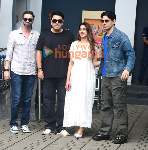 photos sidharth malhotra janhvi kapoor and dinesh vijan snapped at kalina airport as they leave for param sundari promotions in jaipur 1