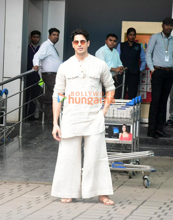 photos sidharth malhotra janhvi kapoor snapped at kalina airport as they head to tirupathi to seek blessings ahead of param sundari 5