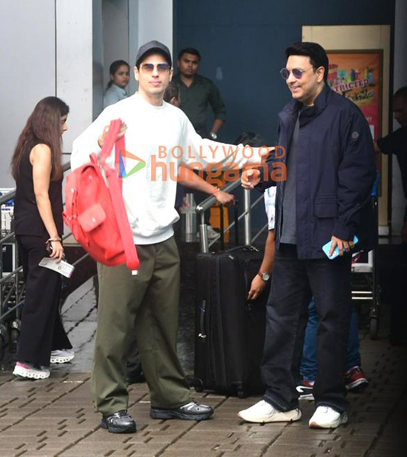 photos sidharth malhotra and dinesh vijan snapped at kalina airport 2