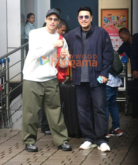 photos sidharth malhotra and dinesh vijan snapped at kalina airport 3