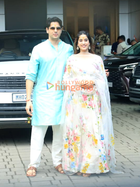 photos sidharth malhotra and janhvi kapoor snapped at kalina airport 1