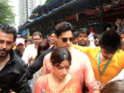 Photos: Sidharth Malhotra and Janhvi Kapoor snapped at Lalbaugcha Raja