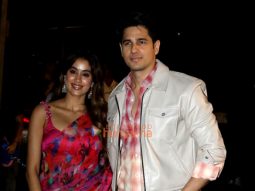 Photos: Sidharth Malhotra and Janhvi Kapoor snapped in Town