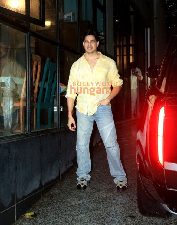 Photos: Sidharth Malhotra snapped promoting Param Sundari at Maddock Films’ office Photos: Sidharth Malhotra snapped promoting Param Sundari at Maddock Films’ office