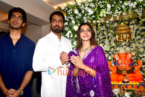 photos sonu sood snapped with his wife at ganapati bappa darshan 4