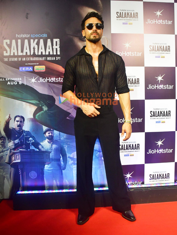 photos tiger shroff disha patani mouni roy and others grace the premiere of salakaar 11 23