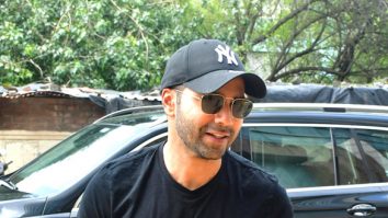 Photos: Varun Dhawan snapped in Andheri