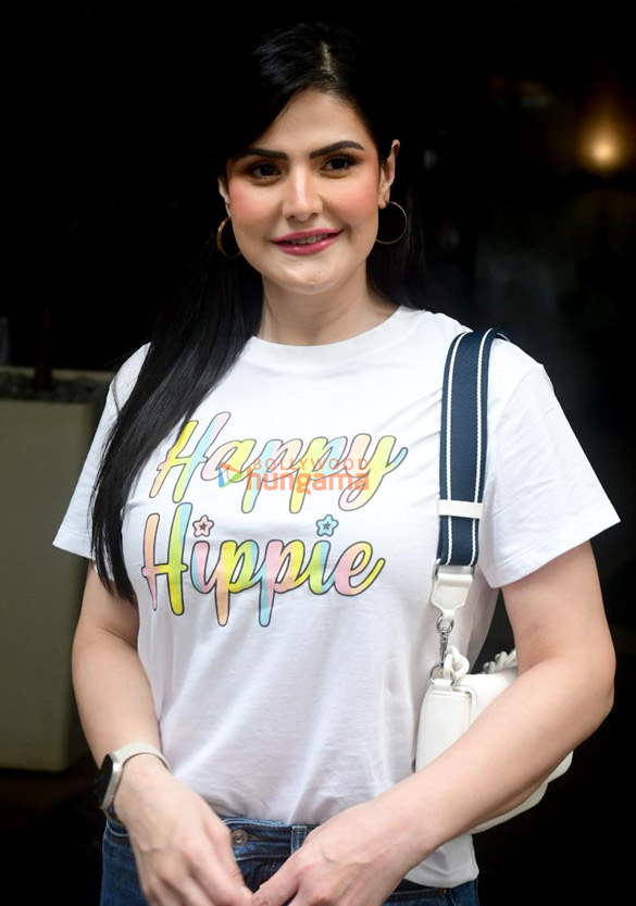photos zareen khan spotted outside a cafe in bandra 5