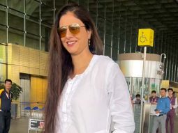 Tabutiful! Tabu papped in white kurti at the airport