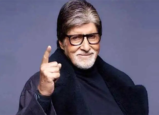 Amitabh Bachchan hands out helmets and dandiya sticks to fans outside Jalsa after being inspired by a KBC contestant