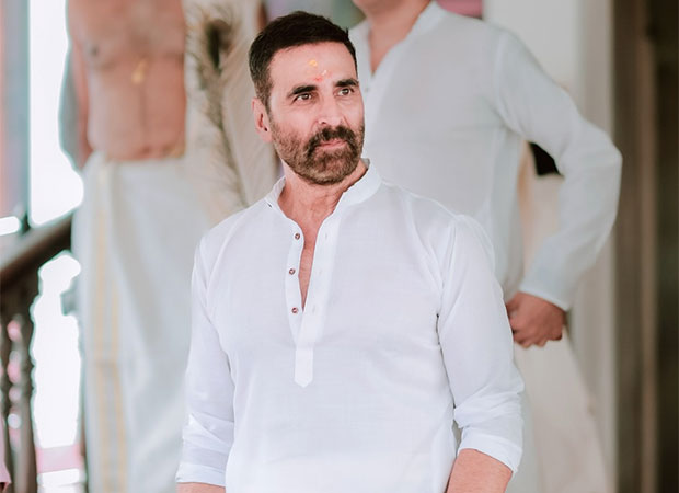 Akshay Kumar steals hearts in Kerala: Guruvayur Temple visit goes viral!