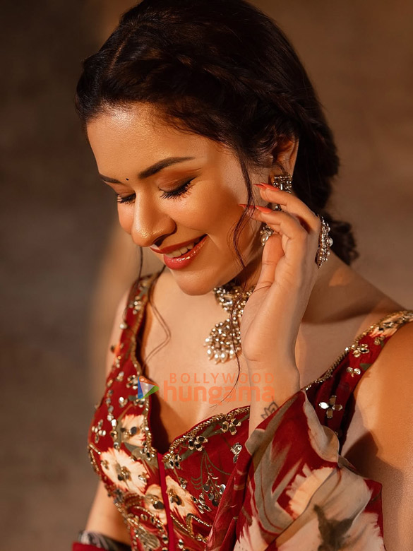 avneet kaur 1 66