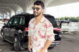 Floral shirts are the vibe! Varun Dhawan at the airport