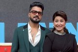 Gorgeous lady Hina Khan pose with husband