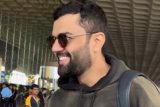 Maniesh Paul slaying the dapper boy look at the airport!