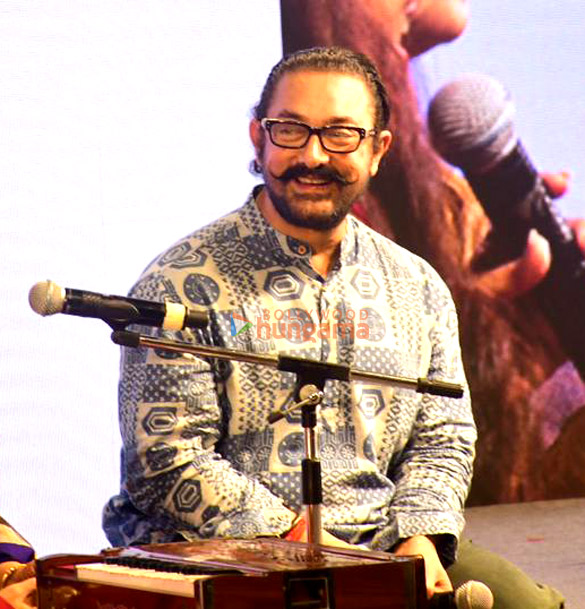 Photos: Aamir Khan graces the 4th Season of Ajivasan Act