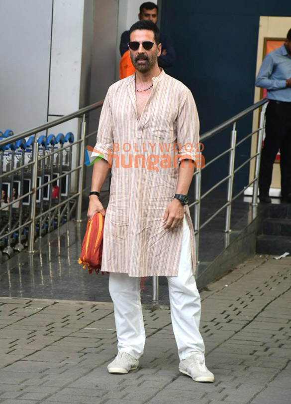 photos akshay kumar and arshad warsi snapped at kalina airport 4