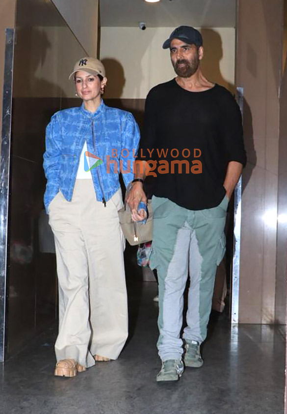 photos akshay kumar and twinkle khanna snapped at juhu pvr 2