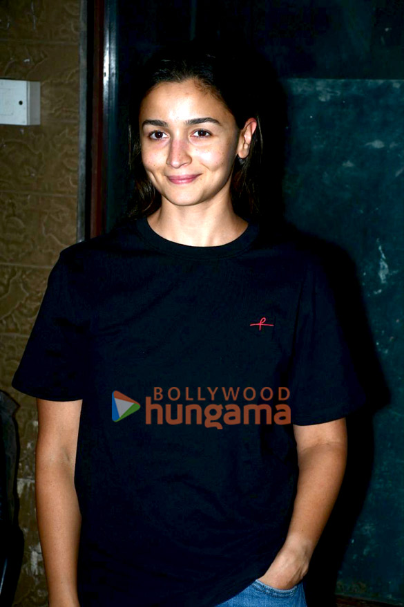 Photos: Alia Bhatt spotted outside a studio in Bandra Photos: Alia Bhatt spotted outside a studio in Bandra