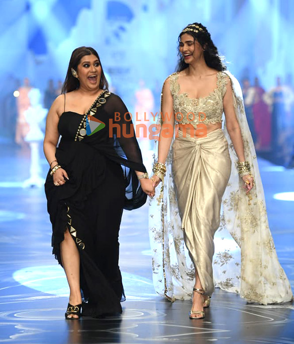 photos daisy shah turned showstopper at the global india couture week where dr tvacha presented manali jagtaps festive resort wear collection 4
