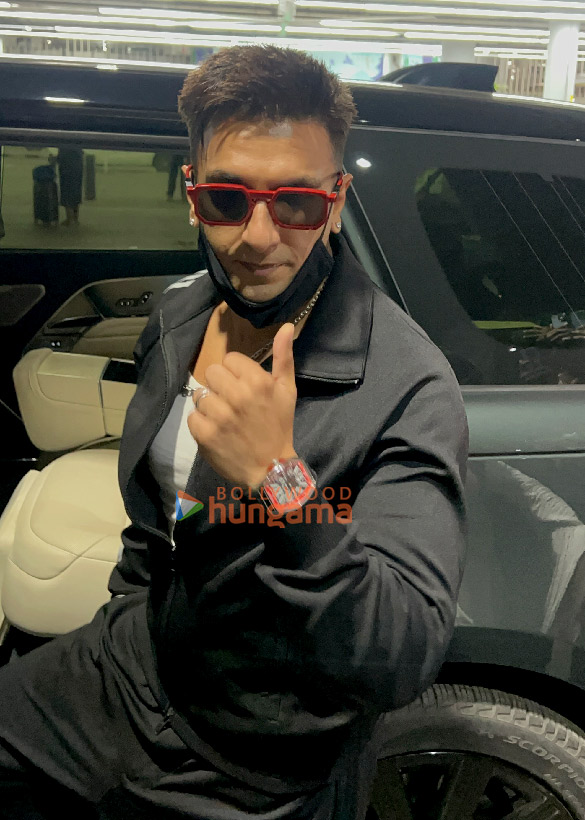 photos deepika padukone ranveer singh sonam kapoor ahuja and others snapped at the airport 2
