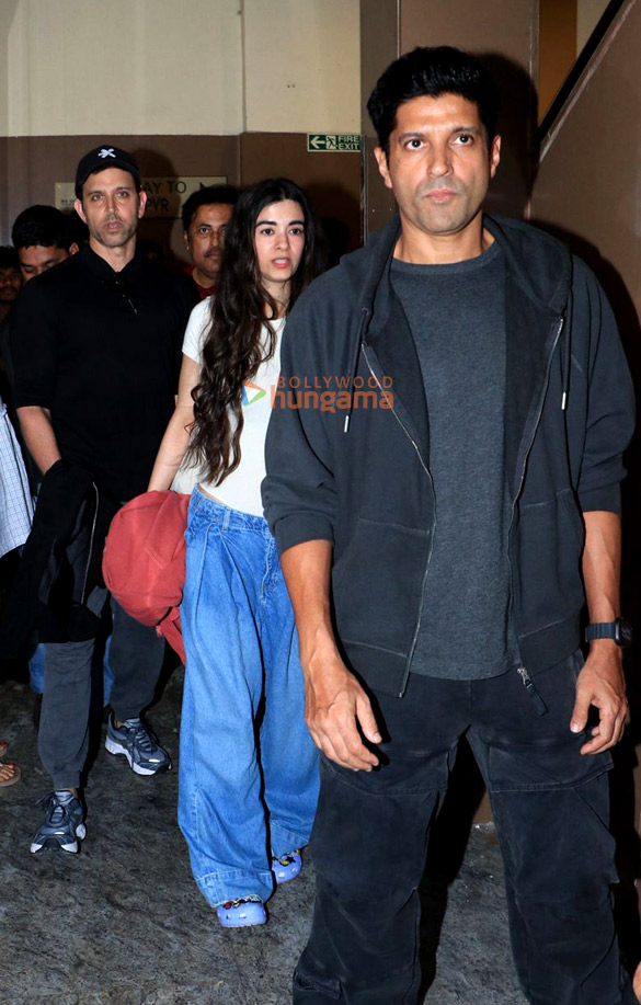Photos: Hrithik Roshan, Saba Azad, Farhan Akhtar and Shibani Dandekar snapped at Juhu PVR Photos: Hrithik Roshan, Saba Azad, Farhan Akhtar and Shibani Dandekar snapped at Juhu PVR