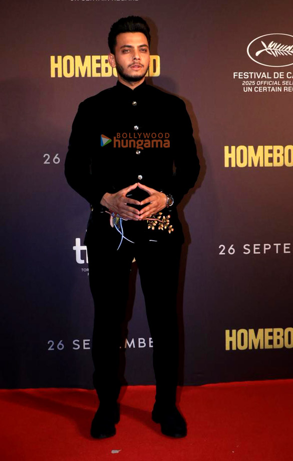photos ishaan khatter janhvi kapoor vishal jethwa and others grace the special screening of homebound 9