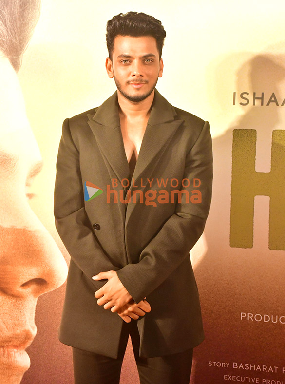 photos ishaan khatter vishal jethwa and neeraj ghaywan snapped at the homebound press conference 4