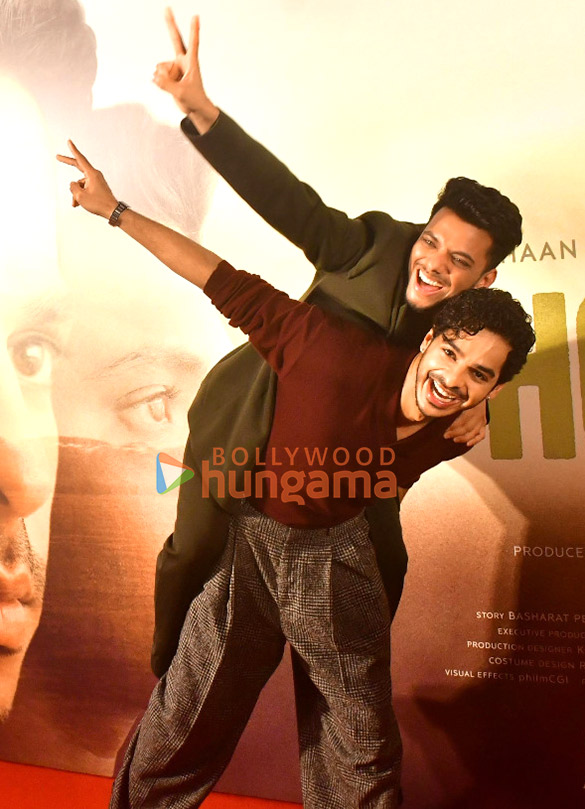 photos ishaan khatter vishal jethwa and neeraj ghaywan snapped at the homebound press conference 9