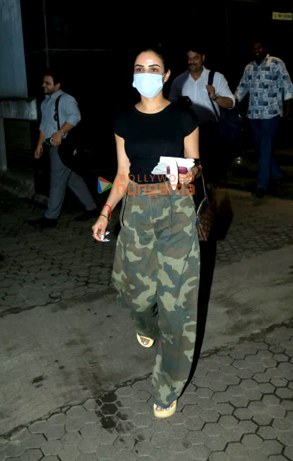 photos jasmin bhasin snapped in bandra 3 2