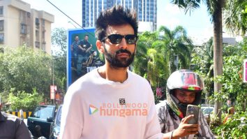 Photos: Kartik Aaryan snapped at Anees Bazmee’s office in Andheri