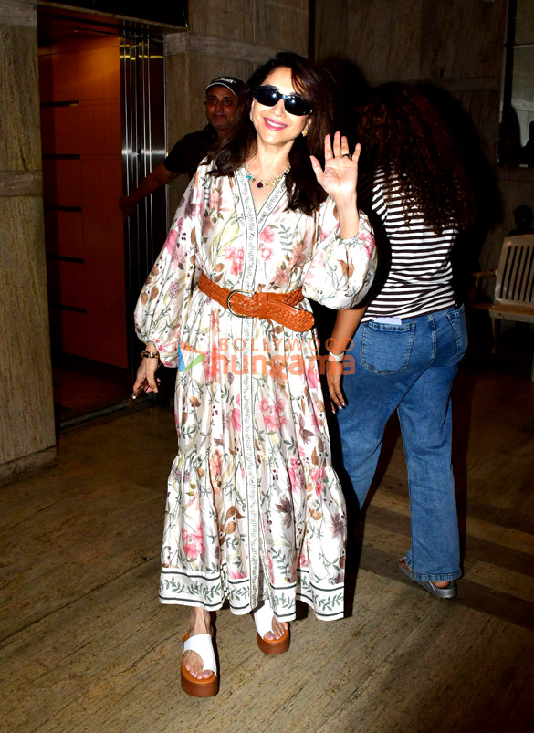 photos madhuri dixit snapped in andheri 2 3