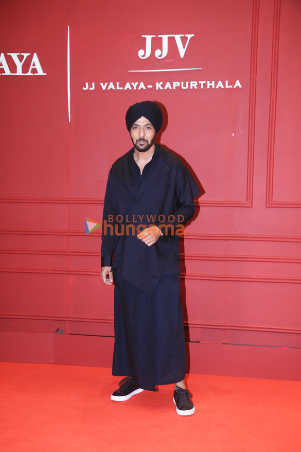 photos mahima choudhary raveena tandon jaaved jaaferi and others snapped at jj valaya store launch 28
